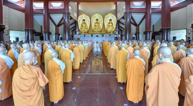TP. HCM: Hơn 800 Tăng Ni sinh làm Lễ Tự tứ