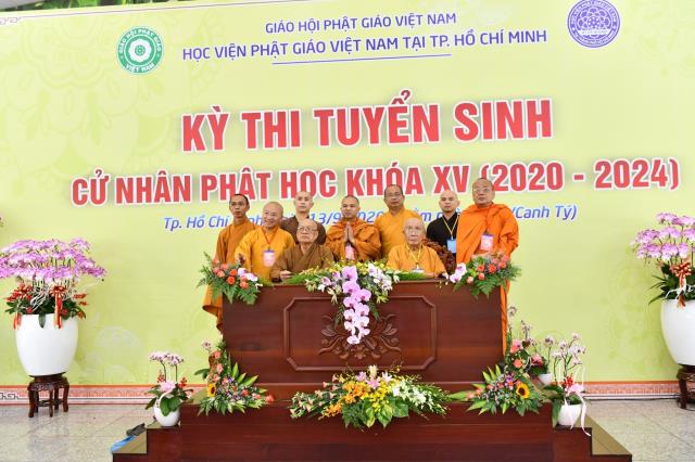 HT. Thích Tịnh Hạnh và HT. Thích Thiện Tánh thăm hội đồng thi