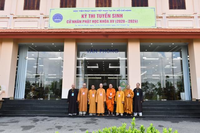 HT. Thích Tịnh Hạnh và HT. Thích Thiện Tánh thăm hội đồng thi