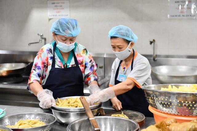 Chùm ảnh: Hành giả chấp tác trong ngày đầu tiên khóa tu &quot;Xuất gia gieo duyên&quot;
