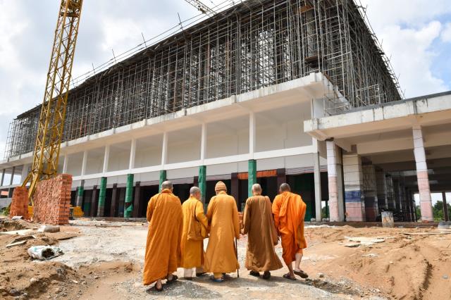 HT. Thích Tịnh Hạnh và HT. Thích Thiện Tánh thăm hội đồng thi