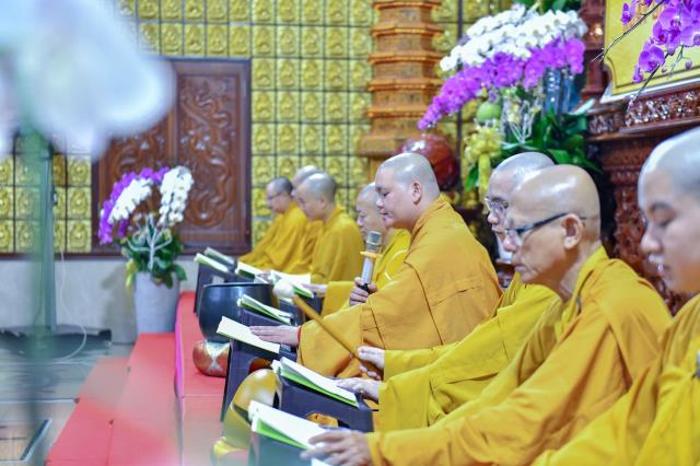 Thời công phu khuya đầu tiên trong khóa tu &quot;Xuất gia gieo duyên&quot; với ba điều ghi nhớ