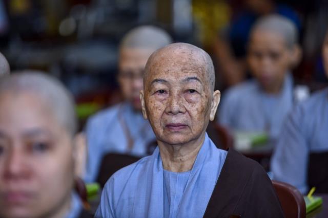 Thời công phu khuya đầu tiên trong khóa tu &quot;Xuất gia gieo duyên&quot; với ba điều ghi nhớ