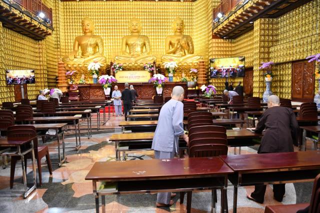 Chùm ảnh: Hành giả chấp tác trong ngày đầu tiên khóa tu &quot;Xuất gia gieo duyên&quot;