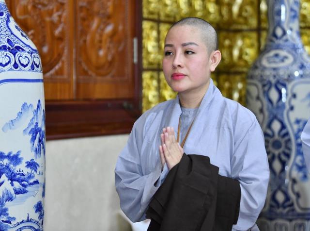 Xúc động giây phút cạo tóc cho gần 100 hành giả trong lễ khai mạc khóa tu &quot;Xuất gia gieo duyên&quot; lần 7 tại chùa Giác Ngộ
