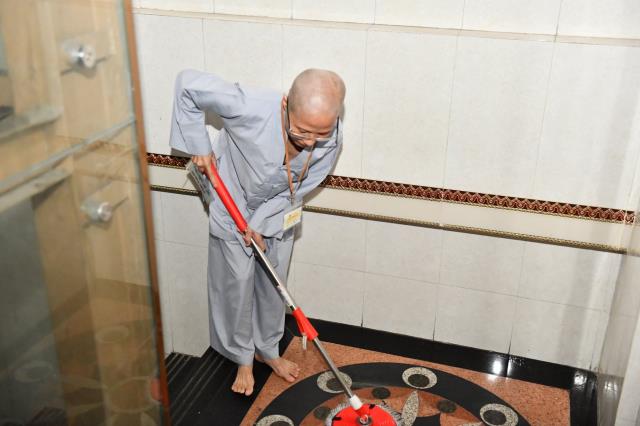 Chùm ảnh: Hành giả chấp tác trong ngày đầu tiên khóa tu &quot;Xuất gia gieo duyên&quot;