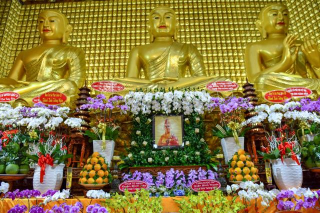 Chùm ảnh: Tụng Kinh và ngồi thiền sáng 17/09/2020
