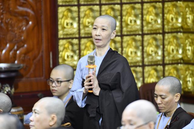 TT. Nhật Từ giúp hành giả tháo gỡ những hoài nghi trong khóa tu &quot;Xuất gia gieo duyên&quot;