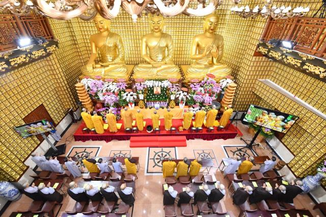 Chùm ảnh: Buổi công phu sáng và ngồi thiền ngày 16/09/2020