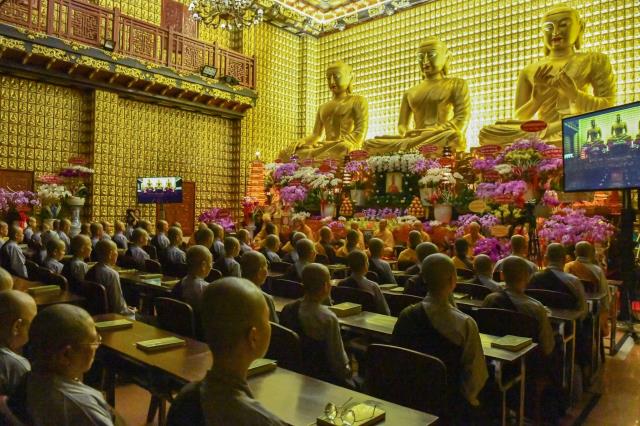 Chùm ảnh: Tụng Kinh và ngồi thiền sáng 17/09/2020