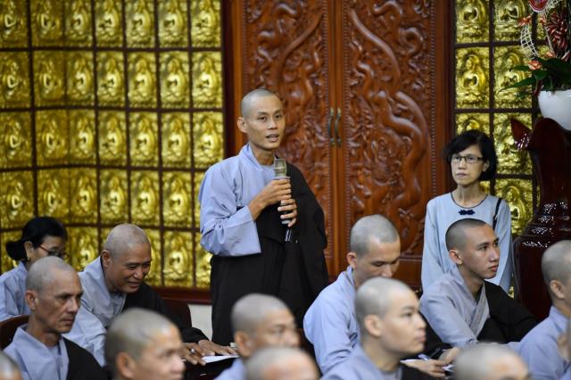 TT. Nhật Từ giúp hành giả tháo gỡ những hoài nghi trong khóa tu &quot;Xuất gia gieo duyên&quot;
