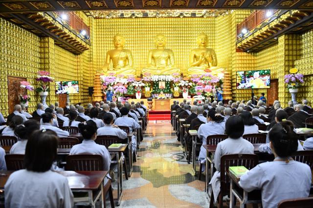 TT. Nhật Từ giúp hành giả tháo gỡ những hoài nghi trong khóa tu &quot;Xuất gia gieo duyên&quot;