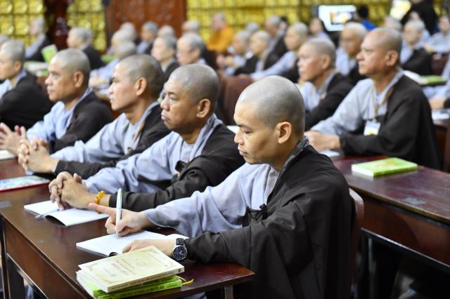TT. Nhật Từ giúp hành giả tháo gỡ những hoài nghi trong khóa tu &quot;Xuất gia gieo duyên&quot;