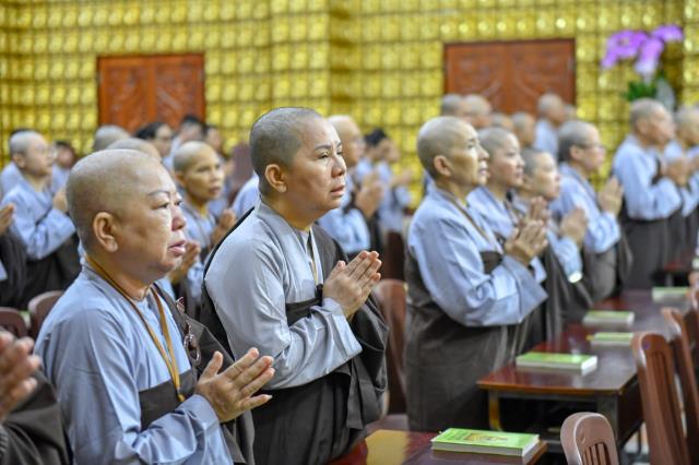 Chùm ảnh: Tụng Kinh và ngồi thiền sáng 17/09/2020