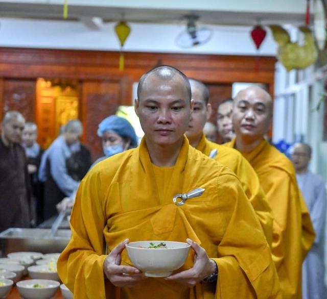 Chùm ảnh: Ăn trong chánh niệm và chấp tác ngày 18/09/2020