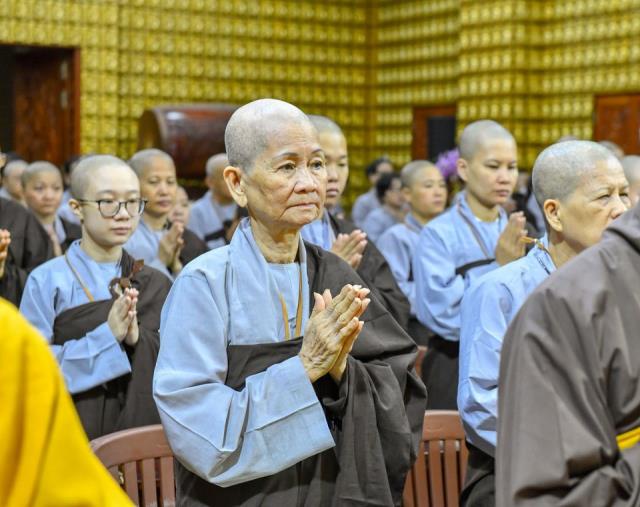 Chùm ảnh: Tụng Kinh và ngồi thiền sáng 17/09/2020