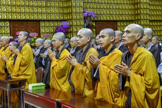 Chùm ảnh: Tụng Kinh và ngồi thiền sáng 17/09/2020