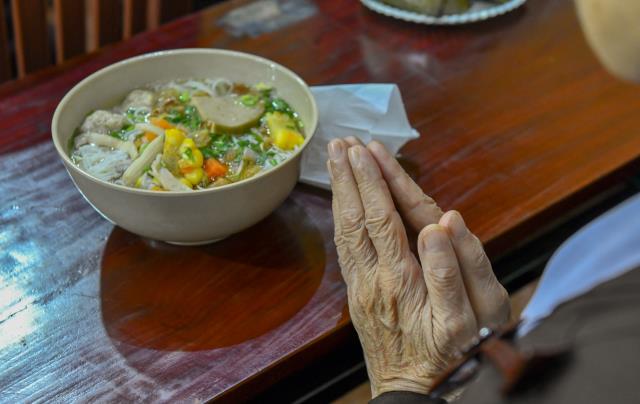 Chùm ảnh: Ăn trong chánh niệm và chấp tác ngày 18/09/2020