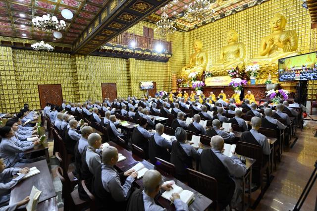 Chùm ảnh: Thời Kinh tối trong khóa tu &quot;Xuất gia gieo duyên&quot; chùa Giác Ngộ, ngày 14/09/2020
