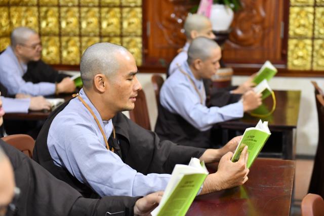 Chùm ảnh: Buổi công phu sáng và ngồi thiền ngày 16/09/2020