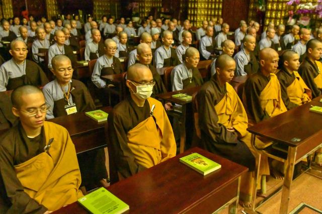 Chùm ảnh: Tụng Kinh và ngồi thiền sáng 17/09/2020