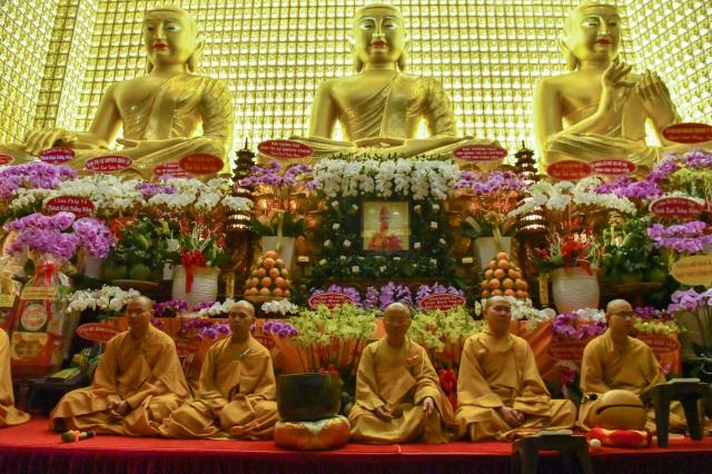 Chùm ảnh: Tụng Kinh và ngồi thiền sáng 17/09/2020