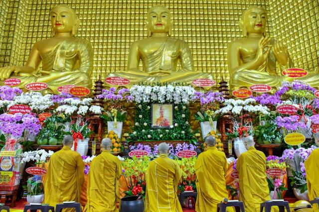 Chùm ảnh: Tụng Kinh và ngồi thiền sáng 17/09/2020