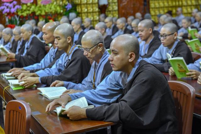 Chùm ảnh: Tụng Kinh và ngồi thiền sáng 17/09/2020