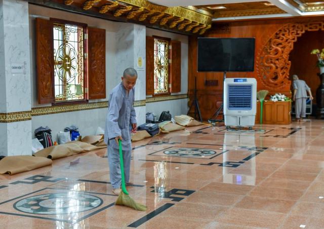 Chùm ảnh: Ăn trong chánh niệm và chấp tác ngày 18/09/2020