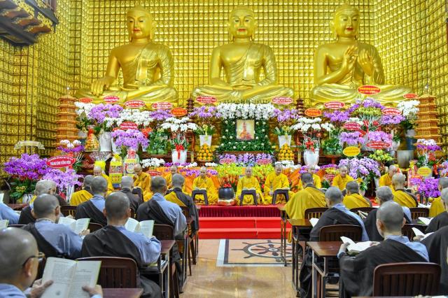 Chùm ảnh: Tụng Kinh và ngồi thiền sáng 17/09/2020