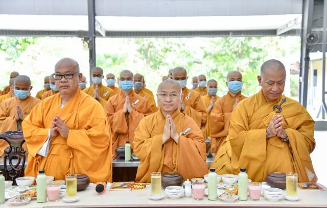 ĂN CƠM TRONG CHÁNH NIỆM TRONG NGÀY MÃN HẠ TẠI HVPGVN TP. HCM (CƠ SỞ II)