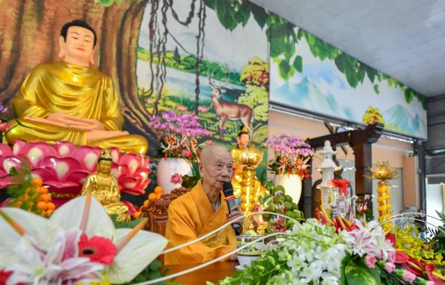 ĂN CƠM TRONG CHÁNH NIỆM TRONG NGÀY MÃN HẠ TẠI HVPGVN TP. HCM (CƠ SỞ II)