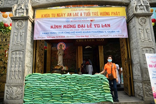 Vu Lan Ấm Áp: Quỹ ĐPNN Trao Tặng 300 Phần Quà Cho Người Có Hoàn Cảnh Khó Khăn