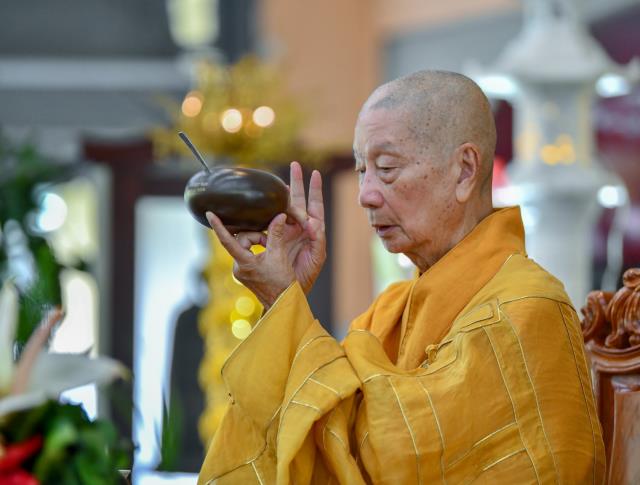 ĂN CƠM TRONG CHÁNH NIỆM TRONG NGÀY MÃN HẠ TẠI HVPGVN TP. HCM (CƠ SỞ II)