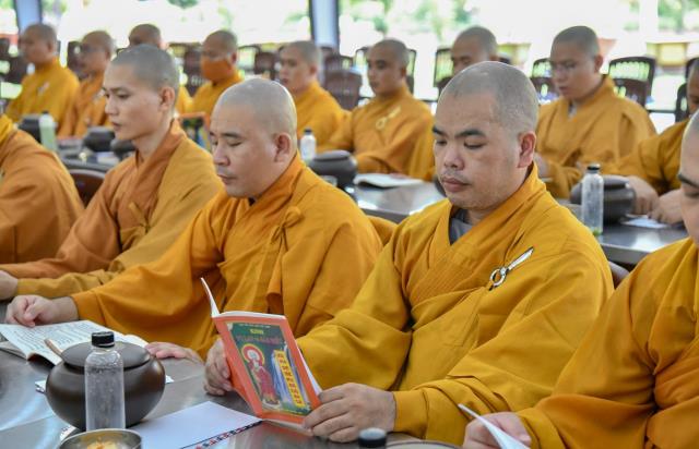 ĂN CƠM TRONG CHÁNH NIỆM TRONG NGÀY MÃN HẠ TẠI HVPGVN TP. HCM (CƠ SỞ II)