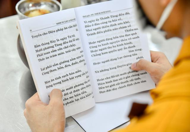 ĂN CƠM TRONG CHÁNH NIỆM TRONG NGÀY MÃN HẠ TẠI HVPGVN TP. HCM (CƠ SỞ II)