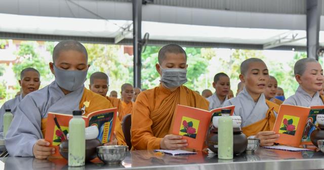 ĂN CƠM TRONG CHÁNH NIỆM TRONG NGÀY MÃN HẠ TẠI HVPGVN TP. HCM (CƠ SỞ II)