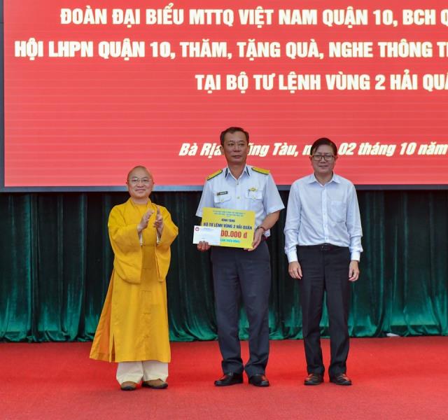 TT. Nhật Từ thăm cán bộ Bộ Tư lệnh Vùng 2 Hải quân