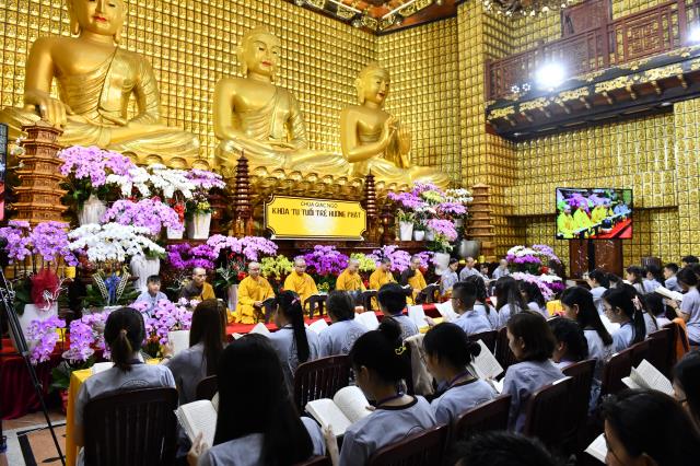 Khi người trẻ tham dự khóa tu