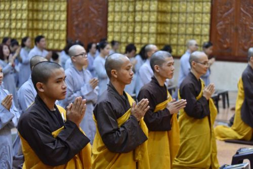 Quỹ Đạo Phật Ngày Nay Cúng Dường Trai Tăng Mùa An Cư Kiết Hạ Tại Chùa Giác Ngộ