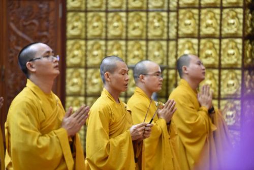 Quỹ Đạo Phật Ngày Nay Cúng Dường Trai Tăng Mùa An Cư Kiết Hạ Tại Chùa Giác Ngộ