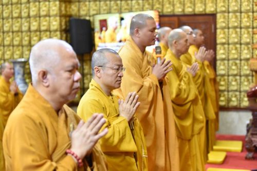 Quỹ Đạo Phật Ngày Nay Cúng Dường Trai Tăng Mùa An Cư Kiết Hạ Tại Chùa Giác Ngộ