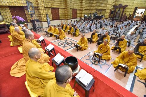 Quỹ Đạo Phật Ngày Nay Cúng Dường Trai Tăng Mùa An Cư Kiết Hạ Tại Chùa Giác Ngộ