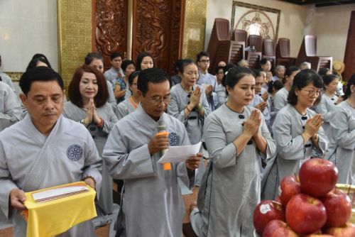 Quỹ Đạo Phật Ngày Nay Cúng Dường Trai Tăng Mùa An Cư Kiết Hạ Tại Chùa Giác Ngộ