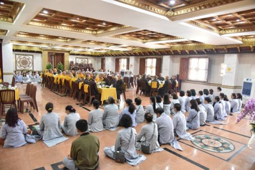 Quỹ Đạo Phật Ngày Nay Cúng Dường Trai Tăng Mùa An Cư Kiết Hạ Tại Chùa Giác Ngộ