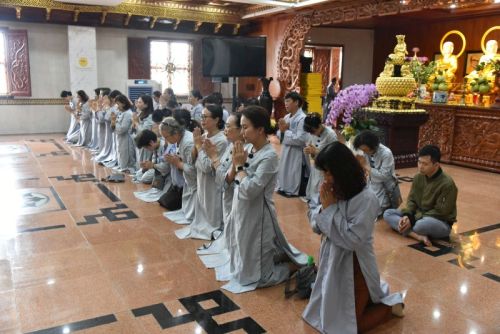 Quỹ Đạo Phật Ngày Nay Cúng Dường Trai Tăng Mùa An Cư Kiết Hạ Tại Chùa Giác Ngộ