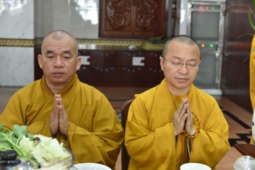 Quỹ Đạo Phật Ngày Nay Cúng Dường Trai Tăng Mùa An Cư Kiết Hạ Tại Chùa Giác Ngộ