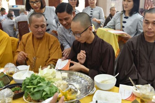 Quỹ Đạo Phật Ngày Nay Cúng Dường Trai Tăng Mùa An Cư Kiết Hạ Tại Chùa Giác Ngộ