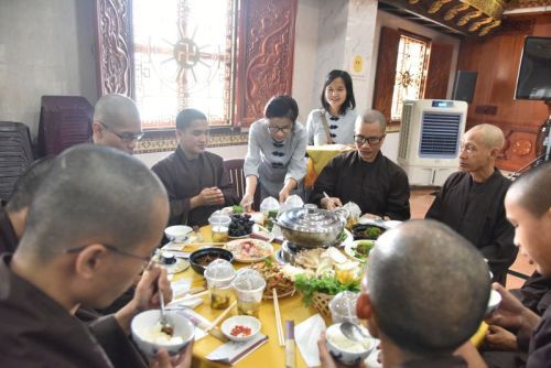 Quỹ Đạo Phật Ngày Nay Cúng Dường Trai Tăng Mùa An Cư Kiết Hạ Tại Chùa Giác Ngộ