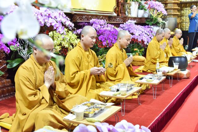 &quot;Hãy chọn giải pháp phù hợp với mình!&quot; - TT. Thích Nhật Từ